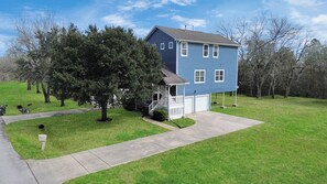 Exterior - 5 Miles from Airport - Short Drive to NRG Stadium for World Cup (Pearland)