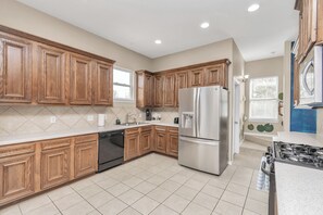Private kitchen - 5 Miles from Airport - Short Drive to NRG Stadium for World Cup (Pearland)