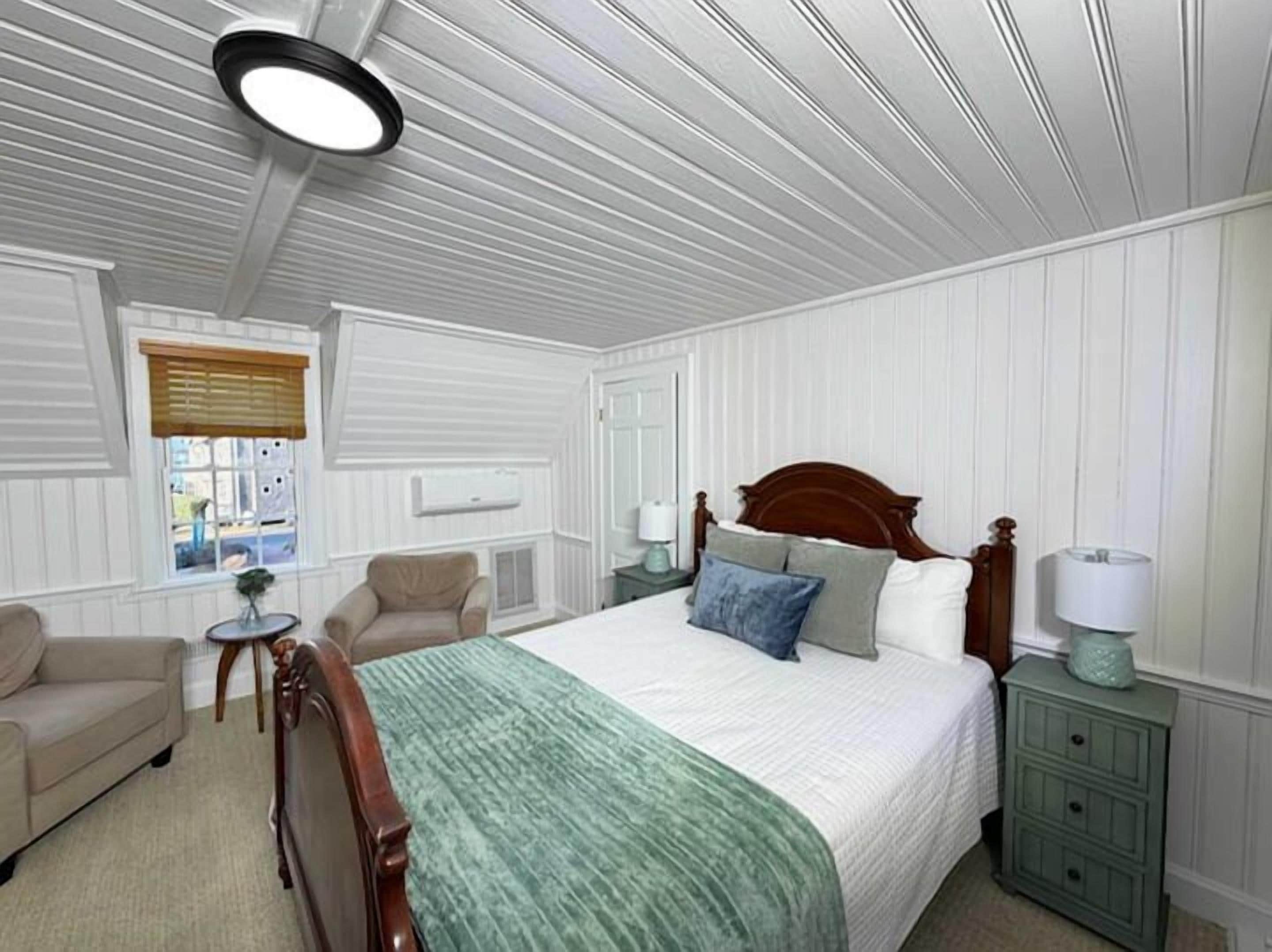 Standard Suite, Harbor View | Egyptian cotton sheets, premium bedding, iron/ironing board, free WiFi