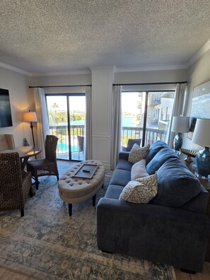 Living area - Lakeside Universal Retreat (Orlando)