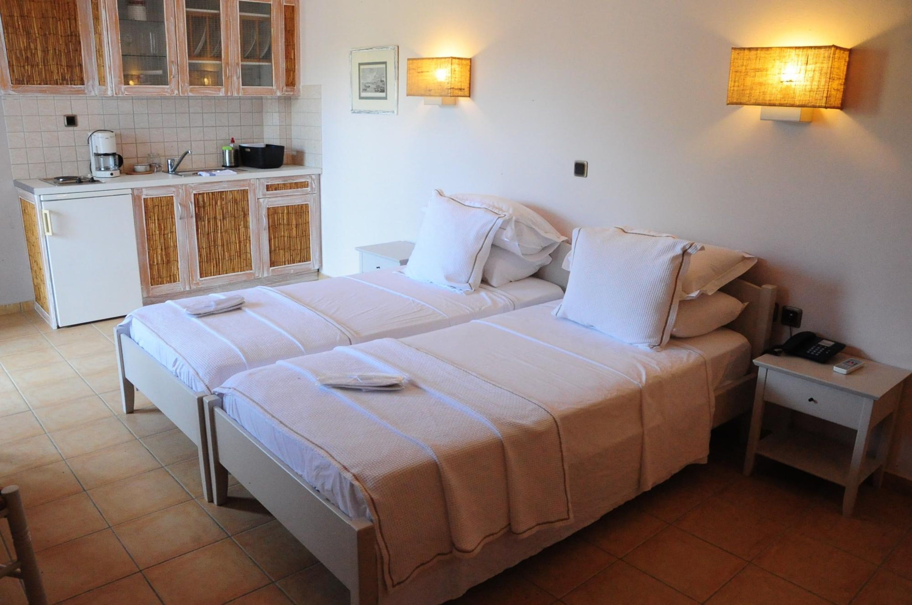 Iron/ironing board, free WiFi, bed sheets