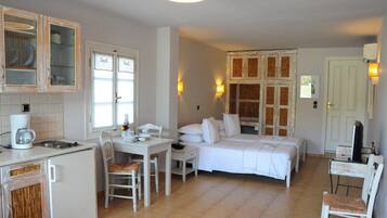 Iron/ironing board, free WiFi, bed sheets