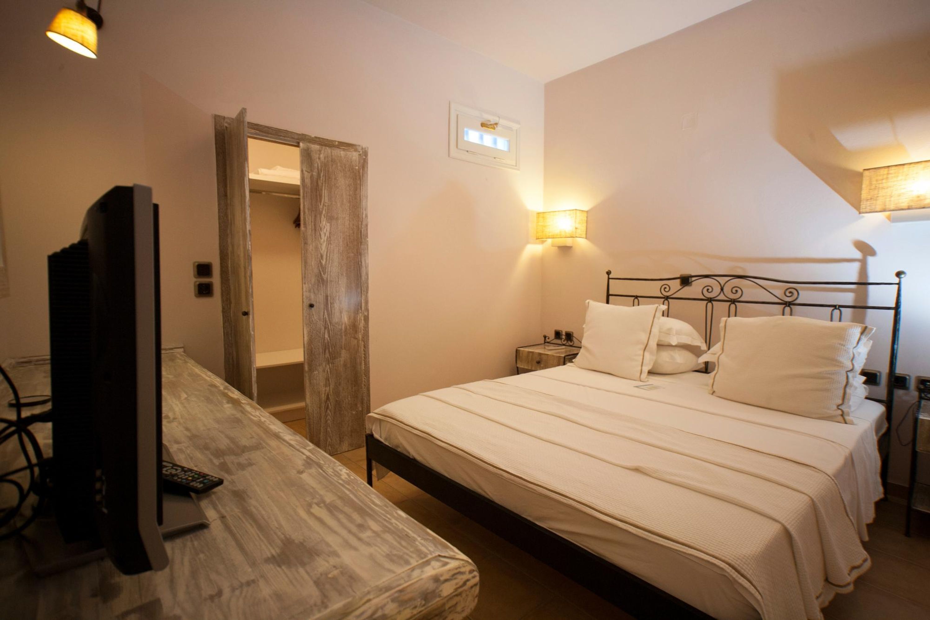 Desk, iron/ironing board, free WiFi, bed sheets