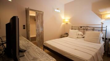 Desk, iron/ironing board, free WiFi, bed sheets