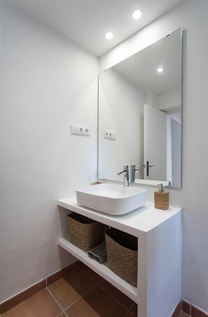 Bathroom - Vrbo Property (Blanes)