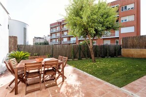 Outdoor dining - Vrbo Property (Blanes)