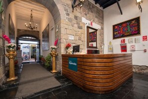 Lobby - MISKI TAYTA (Cusco)