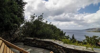 Kypri Villa, 4-bedroom seafront house in terrific Andros with cool AC