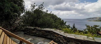 Kypri Villa, 4-bedroom seafront house in terrific Andros with cool AC