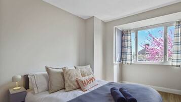 3 bedrooms, iron/ironing board, free WiFi, bed sheets
