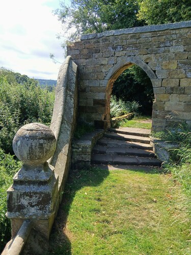 House near moors, 10 minutes walk to high street