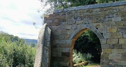 House near moors, 10 minutes walk to high street