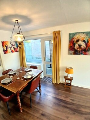 Dining - House near moors, 10 minutes walk to high street (Guisborough)