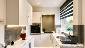 Unclassified image, 3 of 35, button - Modern Entire Apartment- Self Checkin Free Parking (Cowdenbeath)