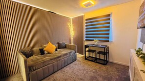 Living area - Modern Entire Apartment- Self Checkin Free Parking (Cowdenbeath)