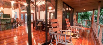 Charming 3-bedroom house with AC in beautiful Quepos