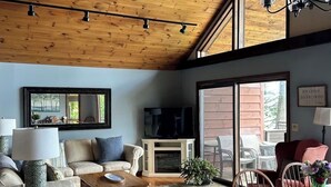 Smart TV, fireplace - It’s Great to be on Cayuga (Ithaca)