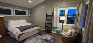 Room - Park Lane Bungalow- 3 bdrm with game garage & central spot of the Chain O'Lakes (Waupaca)