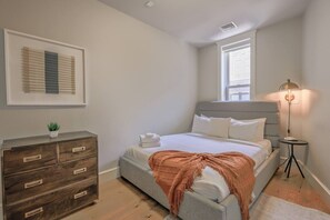 1 bedroom, iron/ironing board, WiFi, bed sheets - Stylish 1BR | Newbury St Boston (Boston)