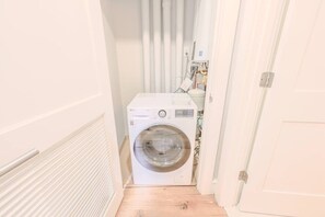 Interior - Unbeatable Location! Newbury St. 1BR (Boston)