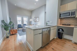 Coffee/tea maker, fridge, microwave, dishwasher