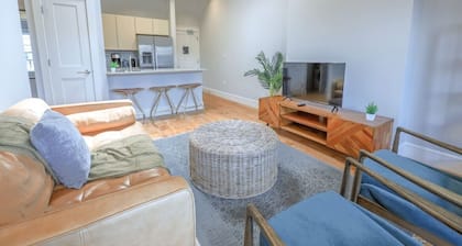 Unbeatable Location! Newbury St. 1BR