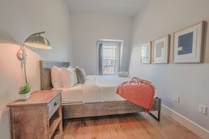 Room - Unbeatable Location! Newbury St. 1BR (Boston)