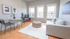 Unclassified image, 4 of 9, button - Light-Filled Back Bay 1 Bedroom Apartment (Boston)