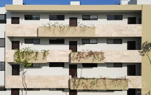 Exterior - Amazing 3 BR apartment CASA TIBURON w / 4 Pools / BBQ / 10 min Drive to Beach (Playa del Carmen)