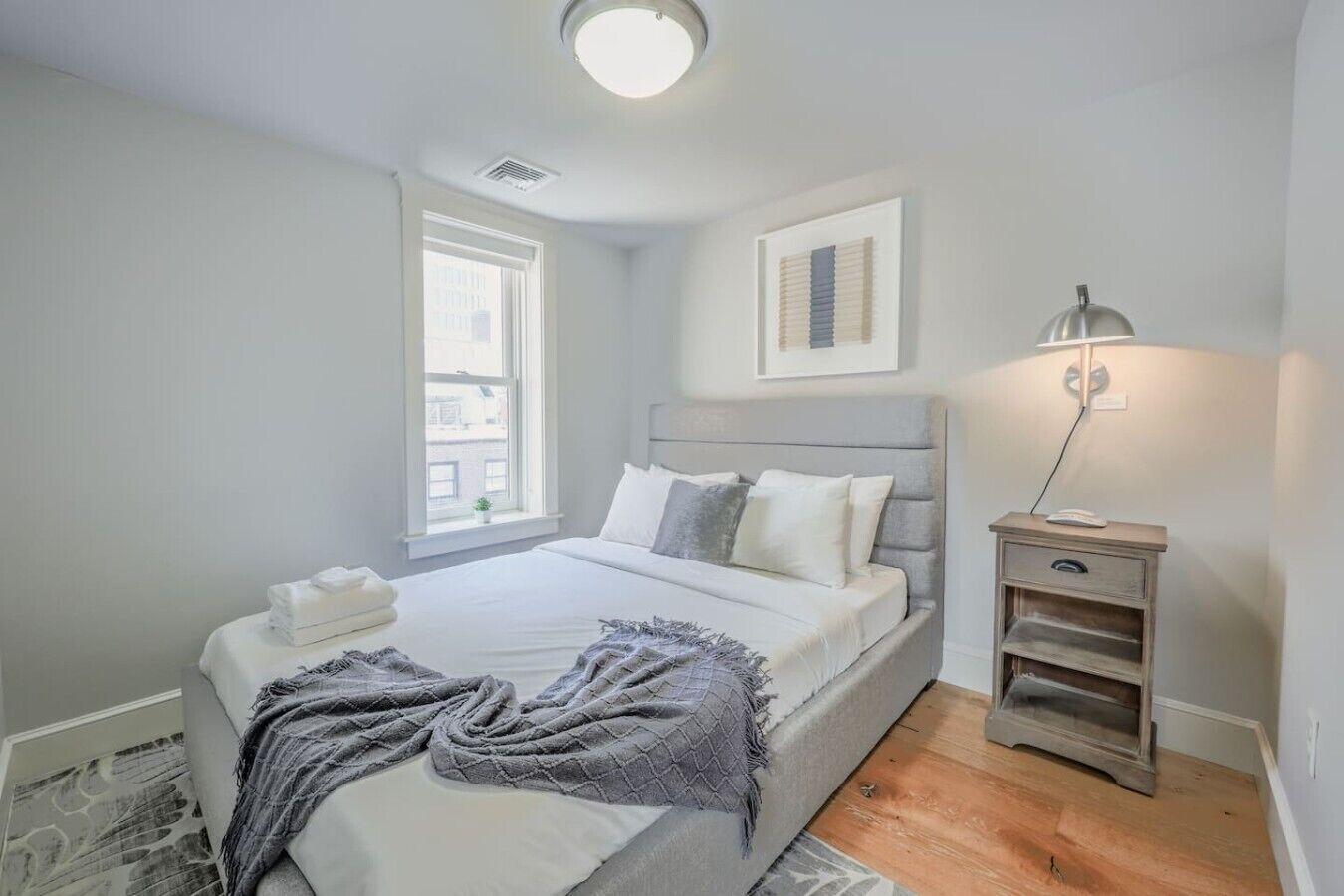 Iron/ironing board, bed sheets