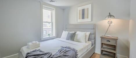 Iron/ironing board, bed sheets