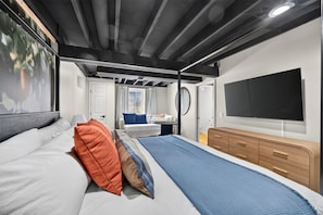 Een strijkplank/strijkijzer, wifi, beddengoed
