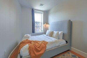 1 habitación, tabla de planchar con plancha, wifi y ropa de cama