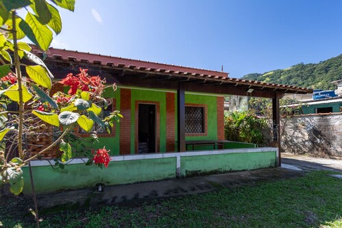 Casa com Churrasqueira a 550m da Praia do Saco