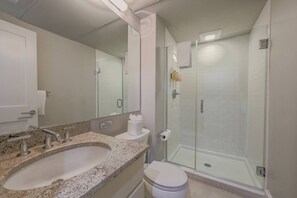 Hair dryer - Prime Location | Newbury Street 1BR (Boston)