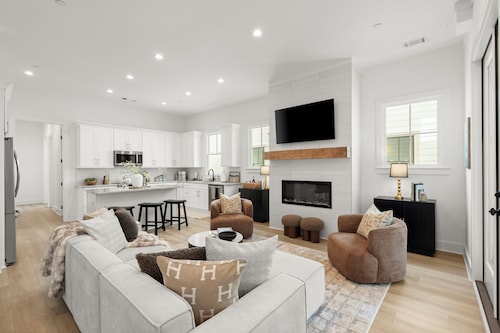 Luxe New 2BR Adair Park Downtown Woodstock