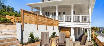 Luxury 5BR, PVT Hot Tub & Sauna, Cinema, Rooftop Tower