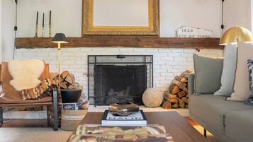 TV, fireplace, books, stereo