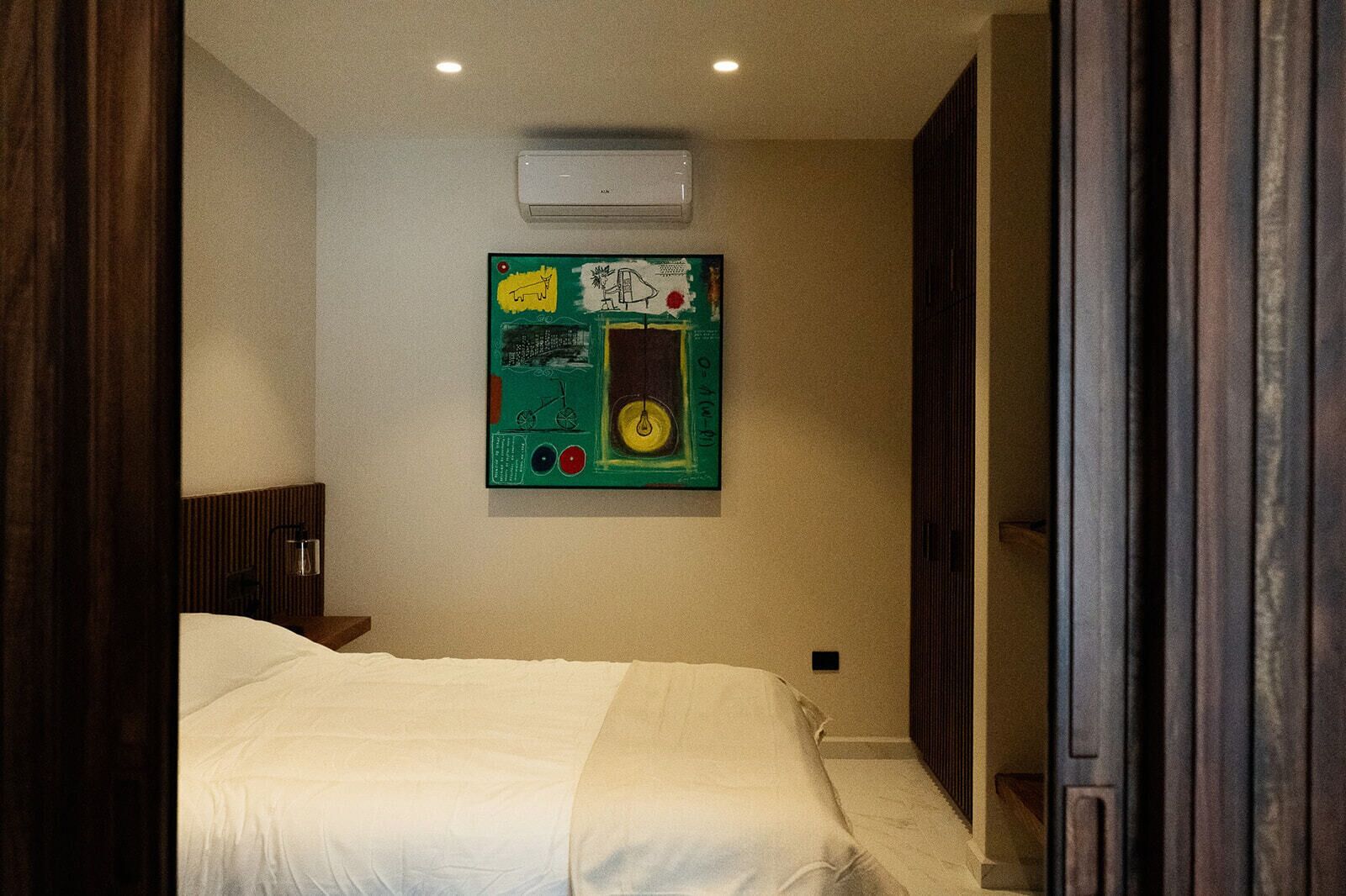 In-room safe, free WiFi