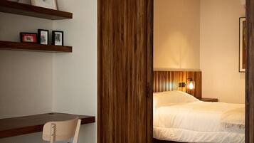 In-room safe, free WiFi