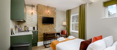 Iron/ironing board, free WiFi, bed sheets