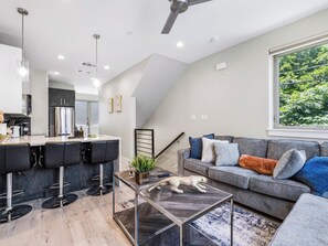 Living area - Modern Townhome Rooftop Garage Stockyard Downtown (Fort Worth)