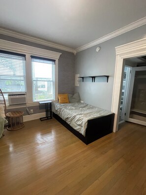 Room - Cozy studio in tranquil Coral Gables with refreshing AC (Coral Gables)