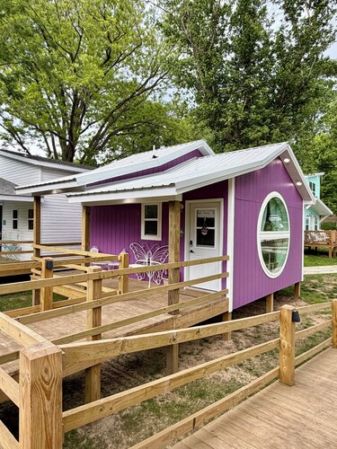 Purple Tiny House with Fire pit & Nature