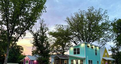 Purple Tiny House with Fire pit & Nature