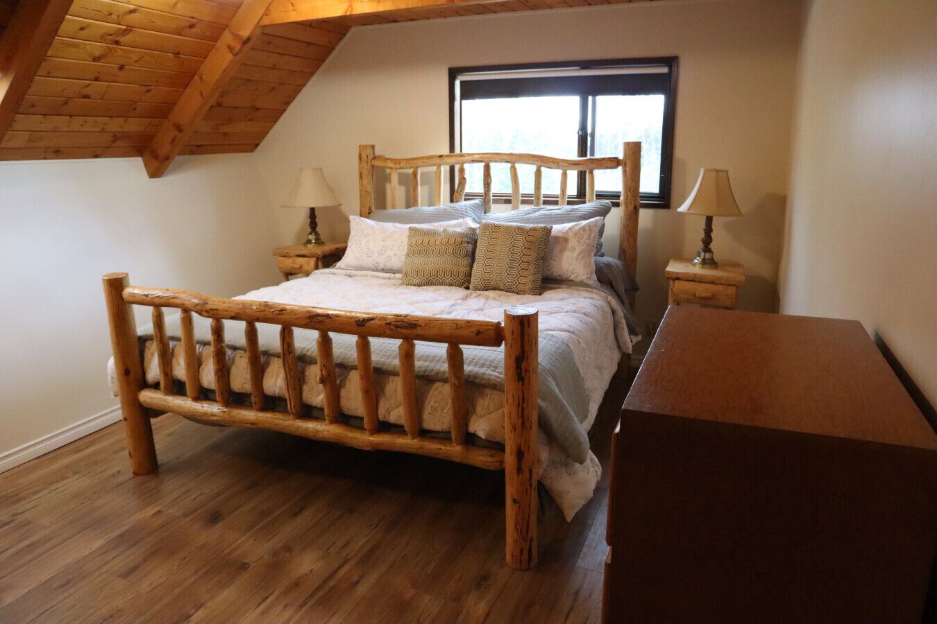 3 chambres, fer et planche à repasser, lit de bébé portatif