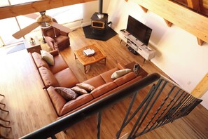 Smart TV, fireplace, DVD player, books