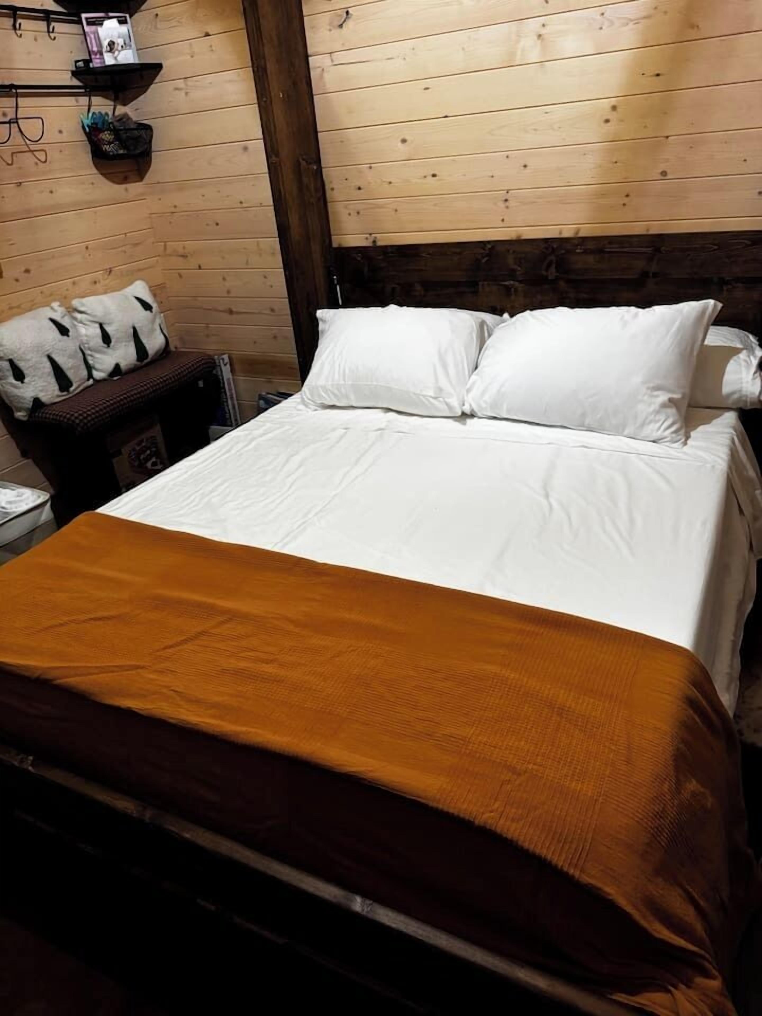 Free WiFi, bed sheets