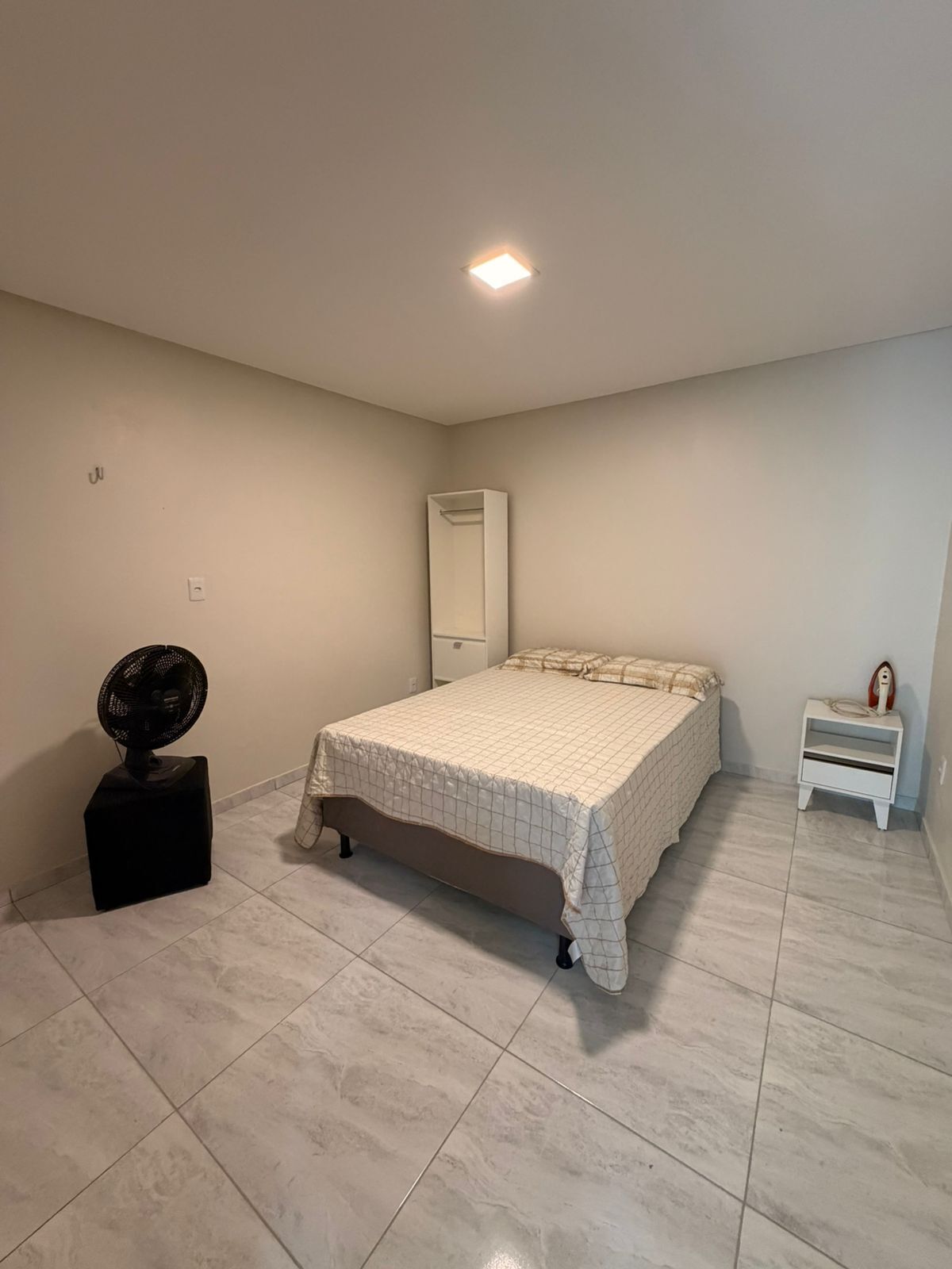 2 slaapkamers, een strijkplank/strijkijzer, wifi, beddengoed