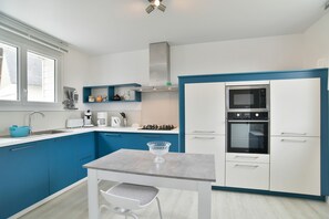 Private kitchen - Les Grès roses - Appartement cosy sur la côte (Fréhel)